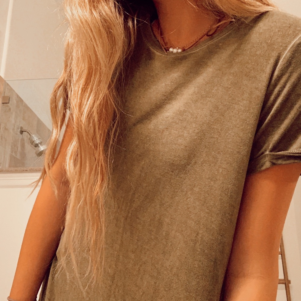 FREE PEOPLE! green comfy fitted t-shirt!